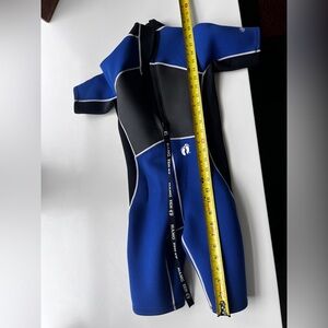 Hang Ten Youth Shorty Wetsuit . Never worn, size M